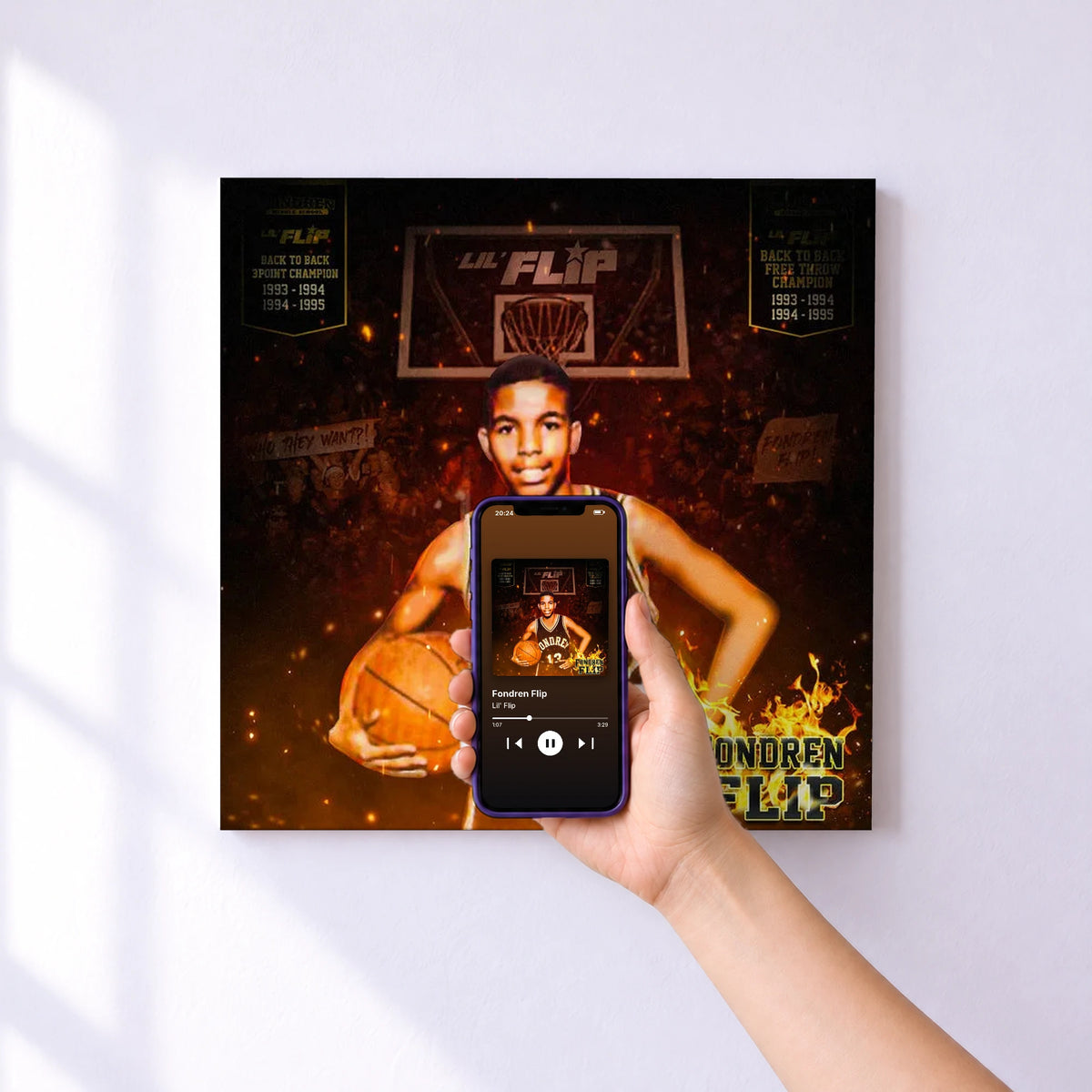 Affiche connectée Fondren Flip de Lil' Flip au mur : l'album se lance en approchant le téléphone