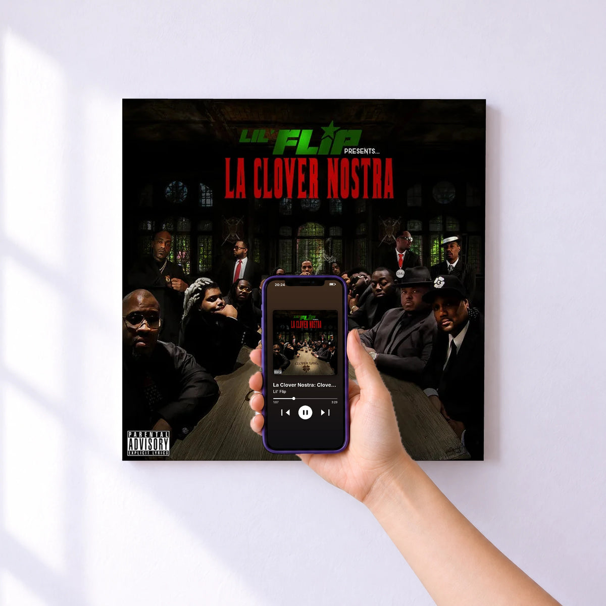 Affiche connectée La Clover Nostra: Clover Gang de Lil' Flip au mur : l'album se lance en approchant le téléphone
