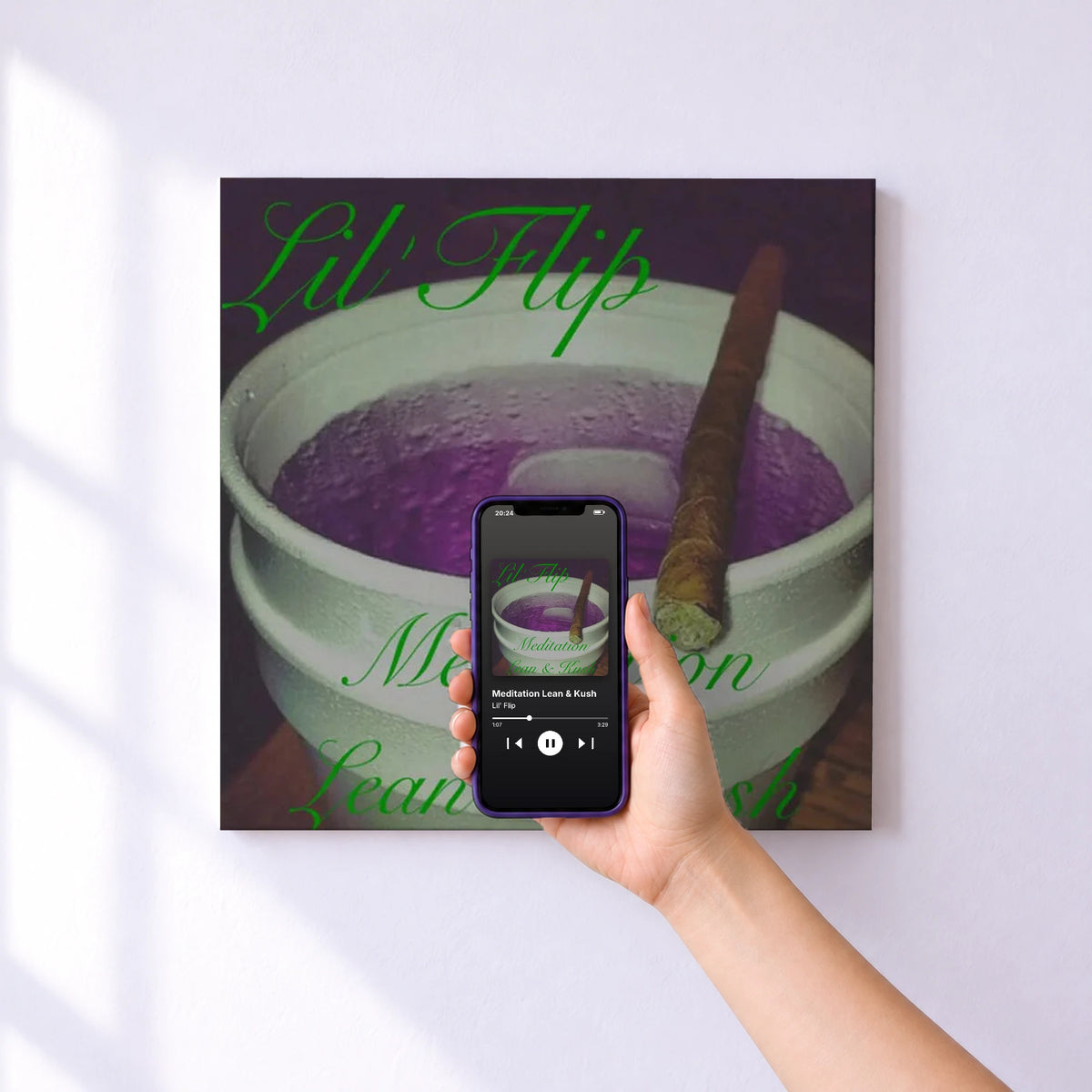 Affiche connectée Meditation Lean & Kush de Lil' Flip au mur : l'album se lance en approchant le téléphone