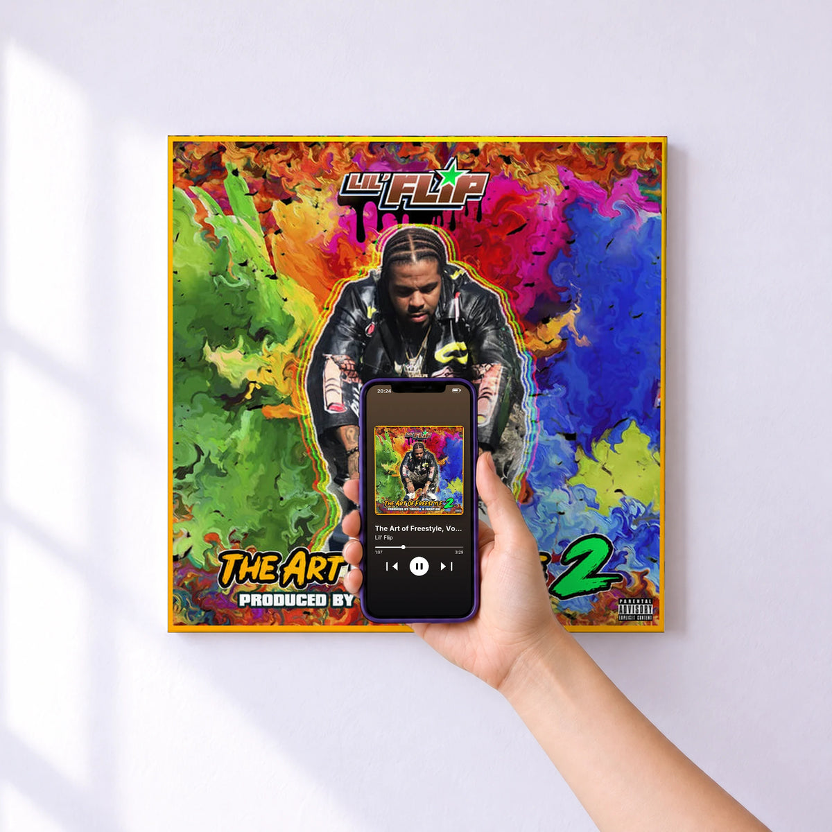 Affiche connectée The Art of Freestyle, Vol. 2 de Lil' Flip au mur : l'album se lance en approchant le téléphone