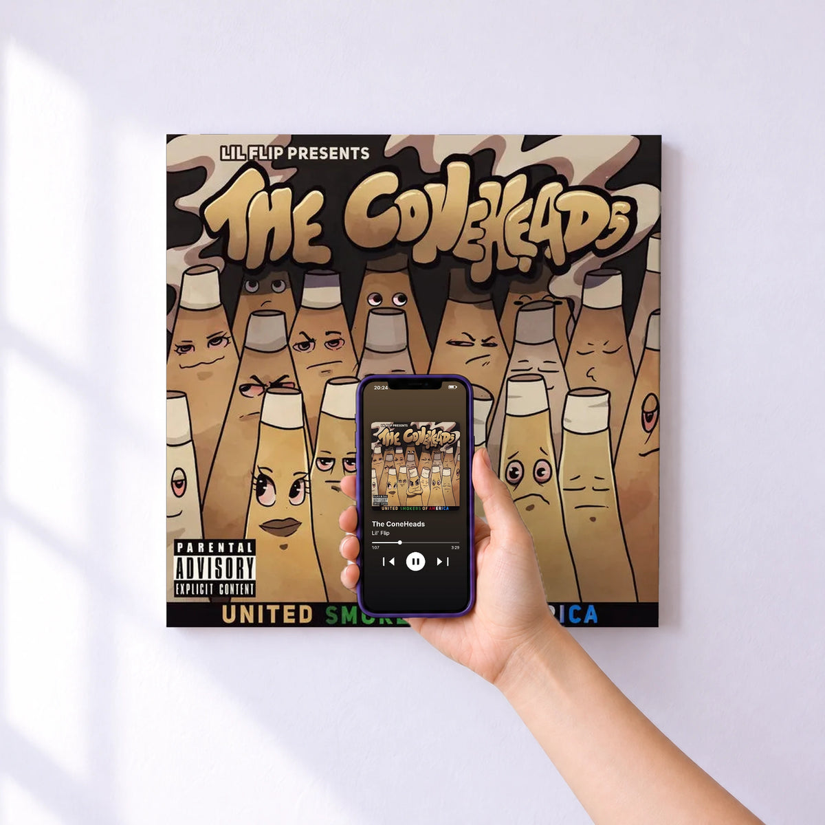 Affiche connectée The ConeHeads de Lil' Flip au mur : l'album se lance en approchant le téléphone