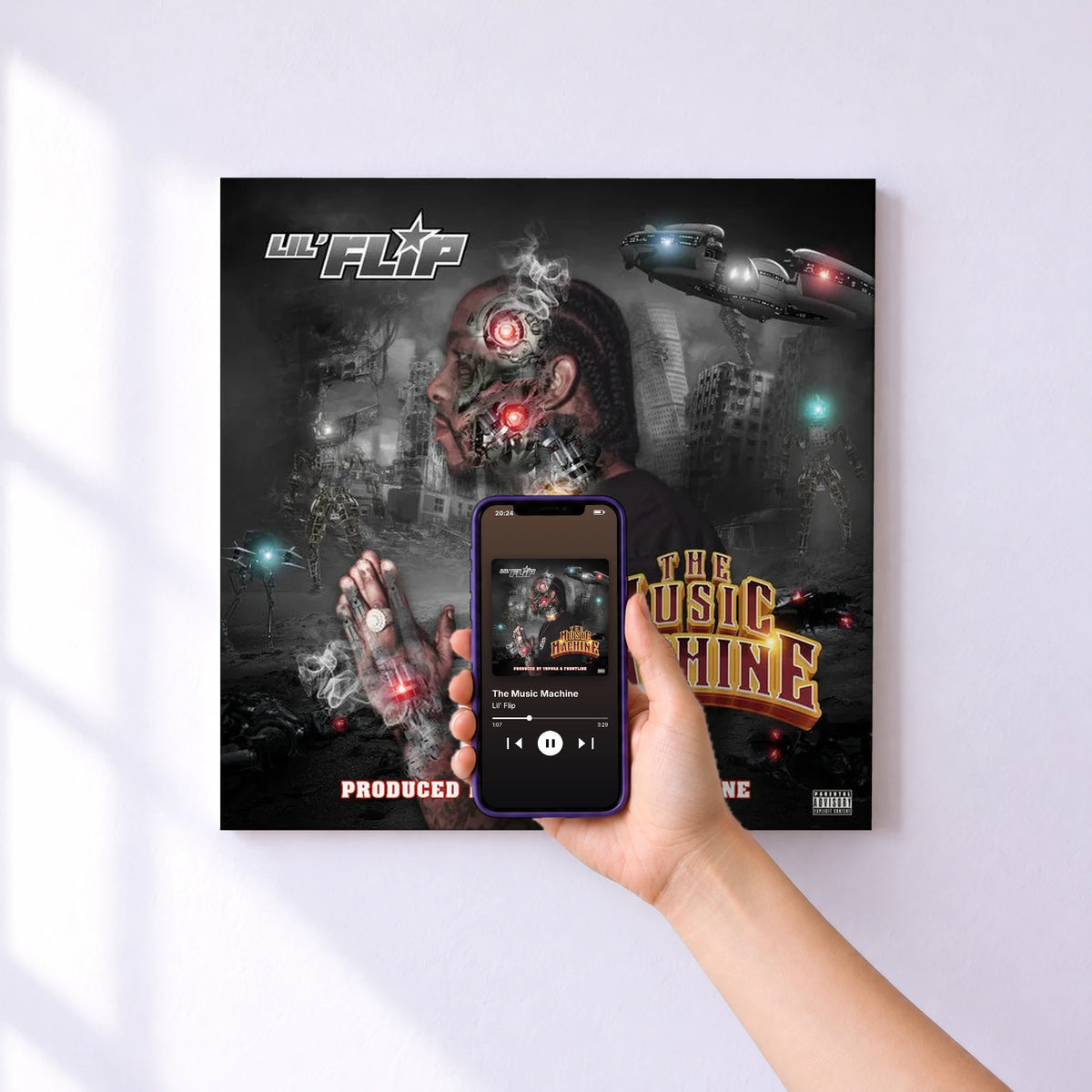 Affiche connectée The Music Machine de Lil' Flip au mur : l'album se lance en approchant le téléphone