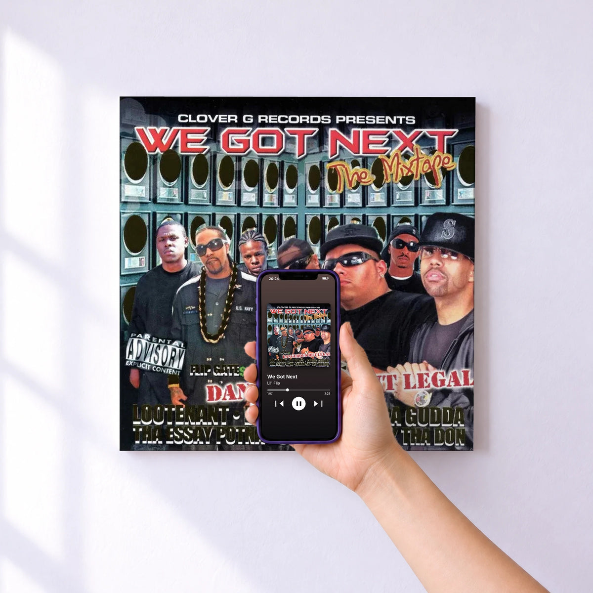 Affiche connectée We Got Next de Lil' Flip au mur : l'album se lance en approchant le téléphone