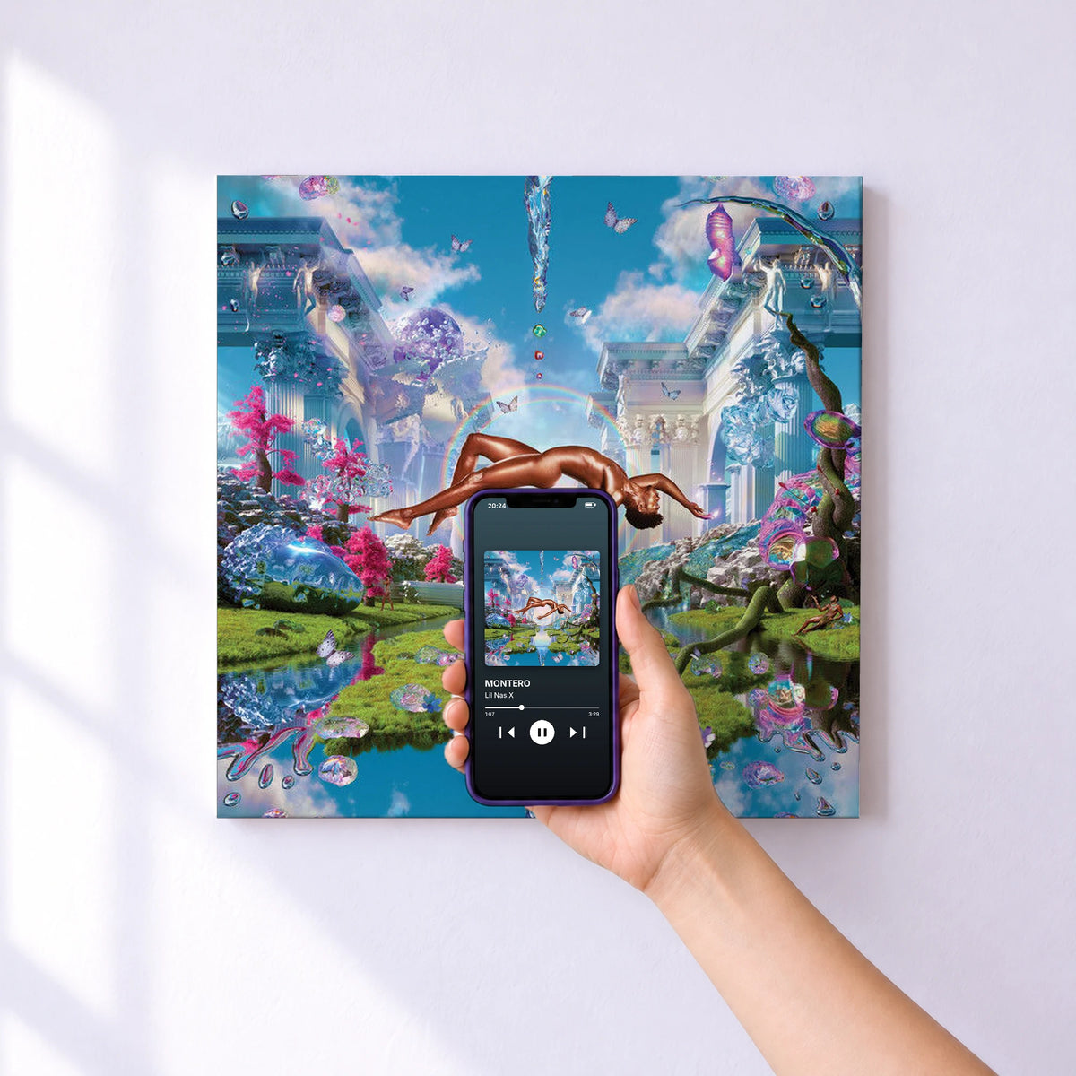 Affiche connectée MONTERO de Lil Nas X au mur : l'album se lance en approchant le téléphone