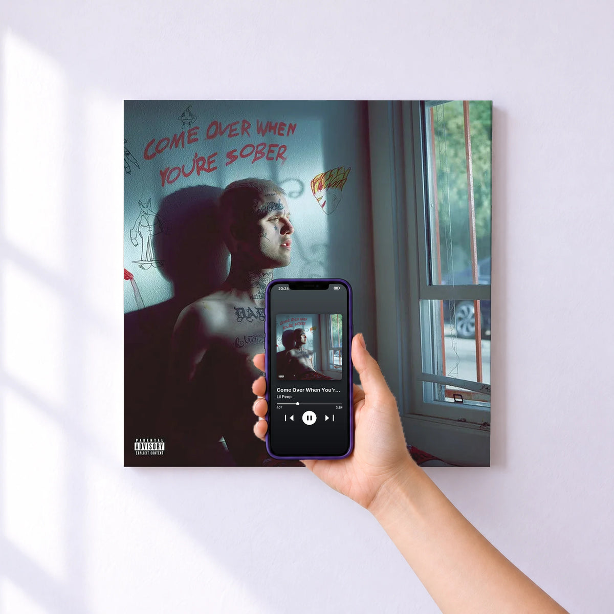 Affiche connectée Come Over When You're Sober, Pt. 2 de Lil Peep au mur : l'album se lance en approchant le téléphone
