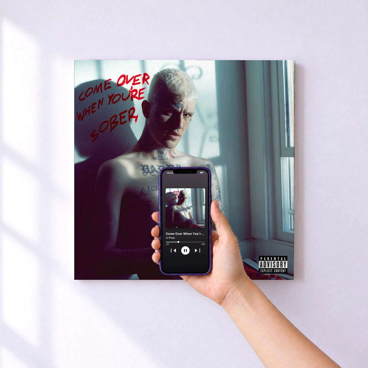 Affiche connectée Come Over When You're Sober, Pt. 2 (og version) de Lil Peep au mur : l'album se lance en approchant le téléphone