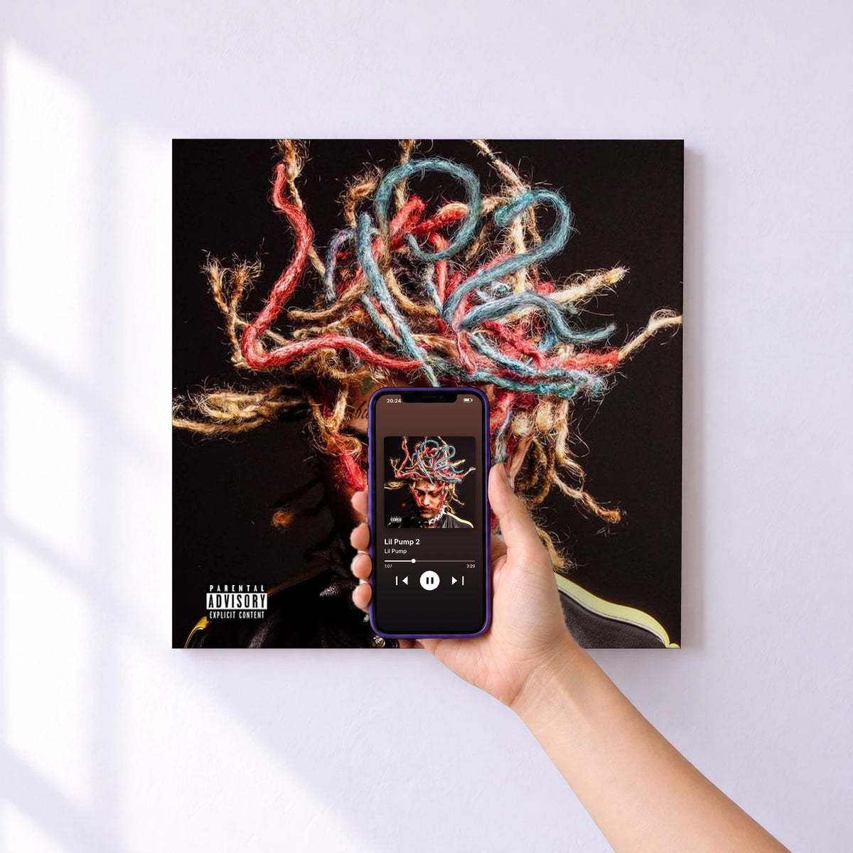 Affiche connectée Lil Pump 2 de Lil Pump au mur : l'album se lance en approchant le téléphone