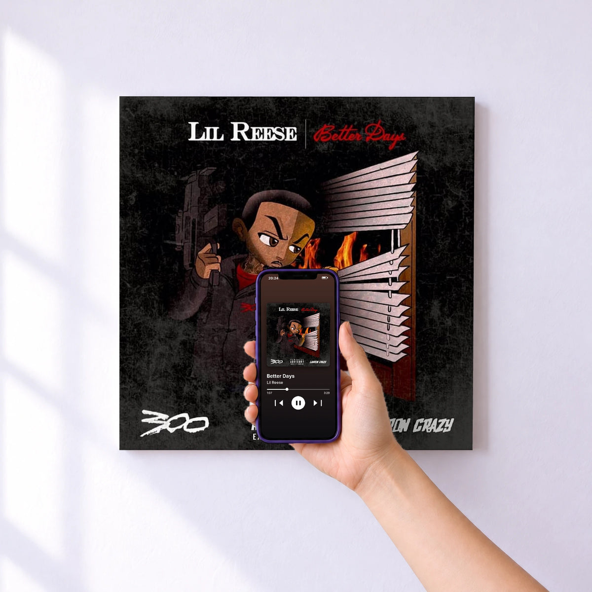 Affiche connectée Better Days de Lil Reese au mur : l'album se lance en approchant le téléphone