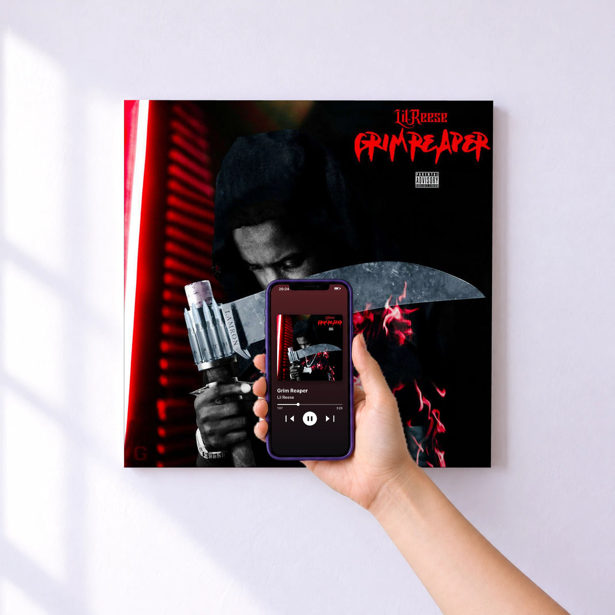 Affiche connectée Grim Reaper de Lil Reese au mur : l'album se lance en approchant le téléphone