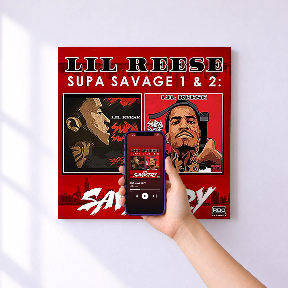 Affiche connectée The Savagery de Lil Reese au mur : l'album se lance en approchant le téléphone