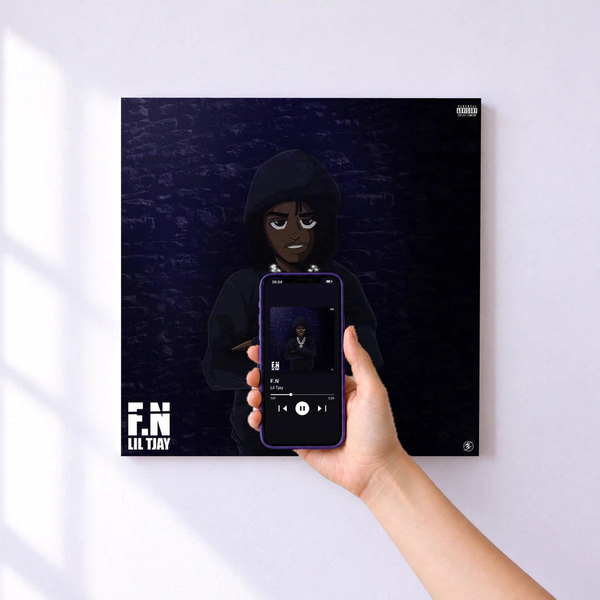 Affiche connectée F.N de Lil Tjay au mur : l'album se lance en approchant le téléphone