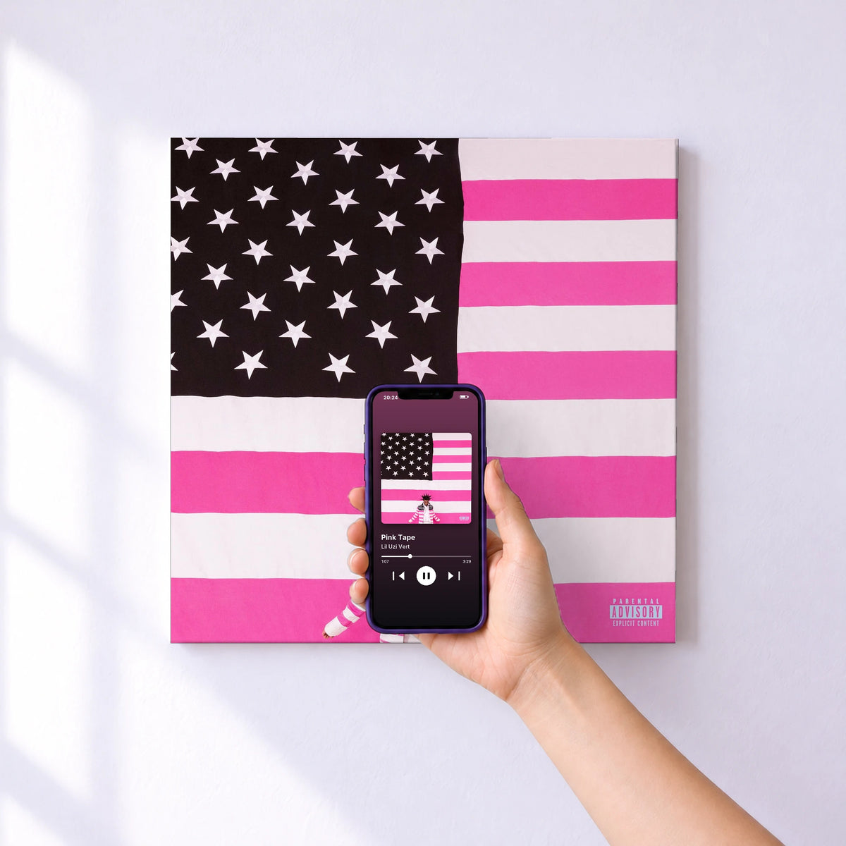 Affiche connectée Pink Tape de Lil Uzi Vert au mur : l'album se lance en approchant le téléphone