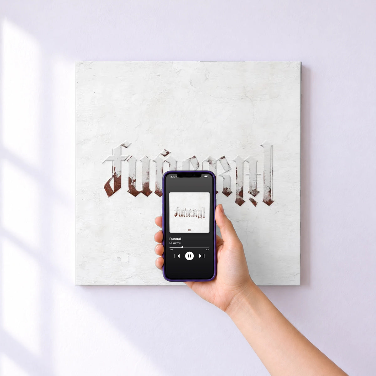 Affiche connectée Funeral de Lil Wayne au mur : l'album se lance en approchant le téléphone