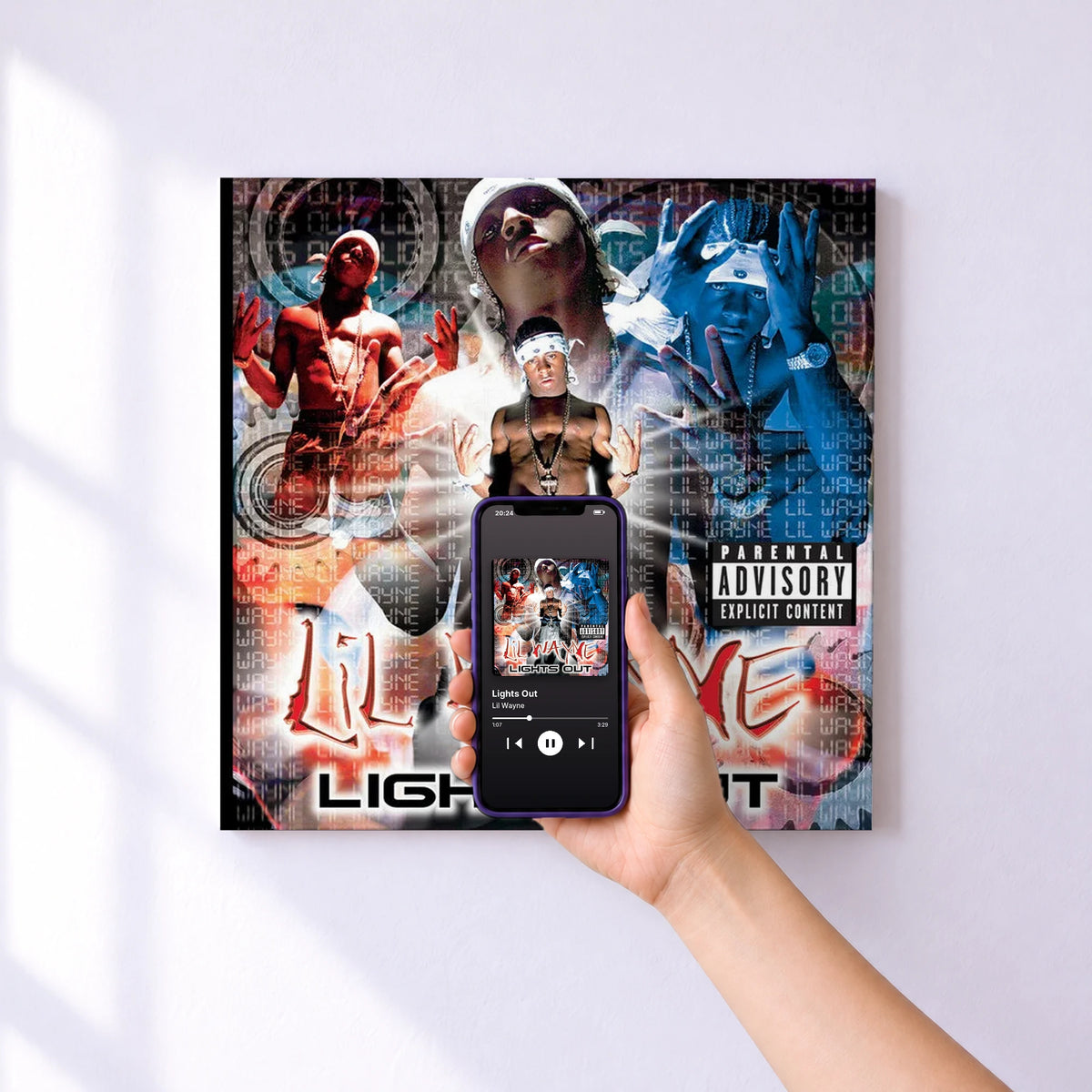 Affiche connectée Lights Out de Lil Wayne au mur : l'album se lance en approchant le téléphone