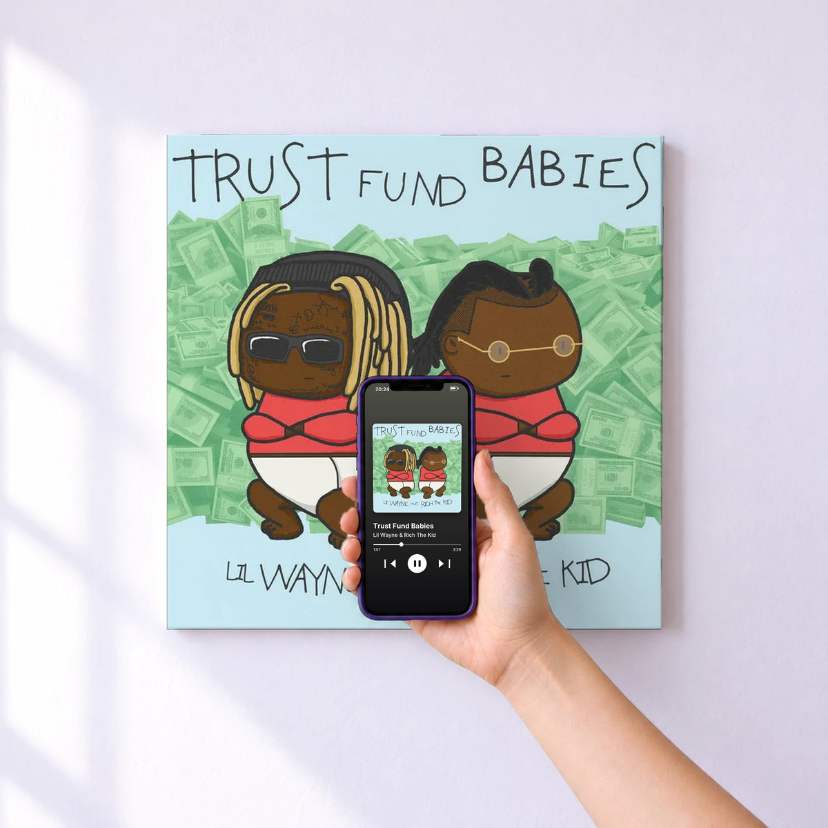 Affiche connectée Trust Fund Babies de Lil Wayne & Rich The Kid au mur : l'album se lance en approchant le téléphone
