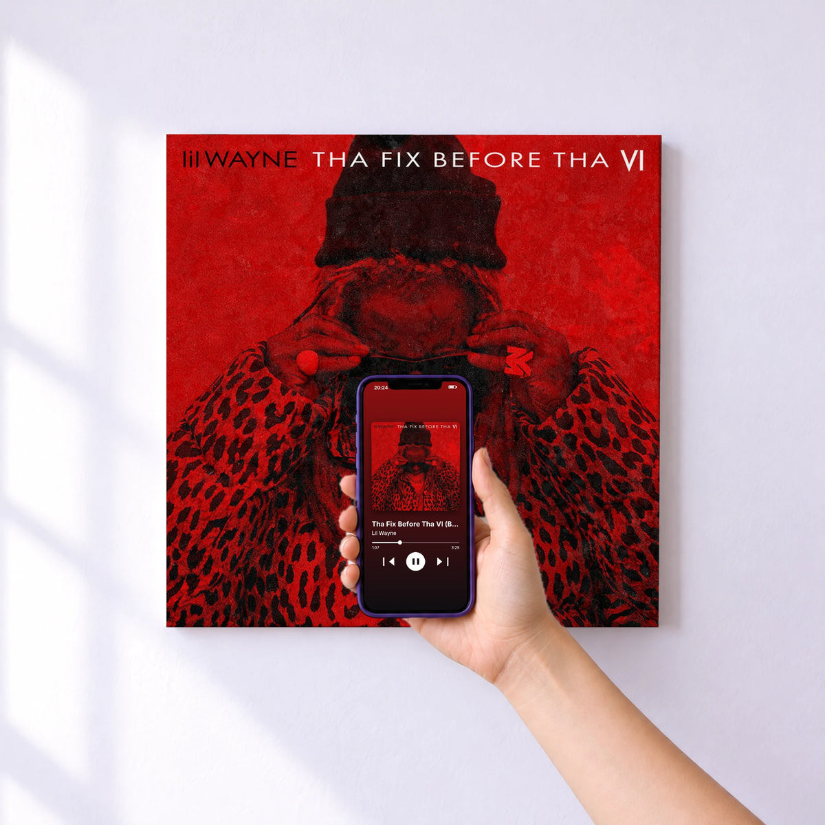 Affiche connectée Tha Fix Before Tha VI (Bonus) de Lil Wayne au mur : l'album se lance en approchant le téléphone