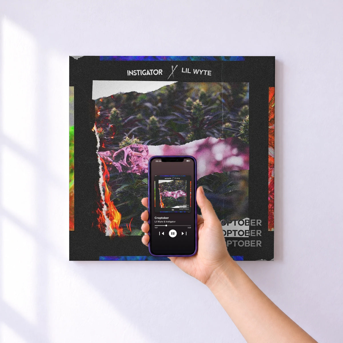 Affiche connectée Croptober de Lil Wyte & Instigator au mur : l'album se lance en approchant le téléphone