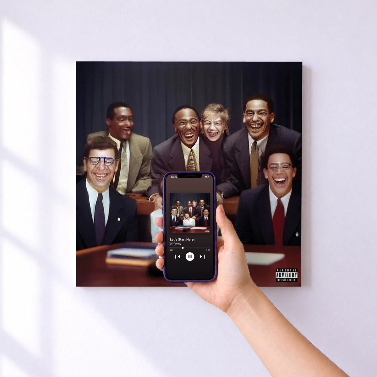 Affiche connectée Let’s Start Here. de Lil Yachty au mur : l'album se lance en approchant le téléphone