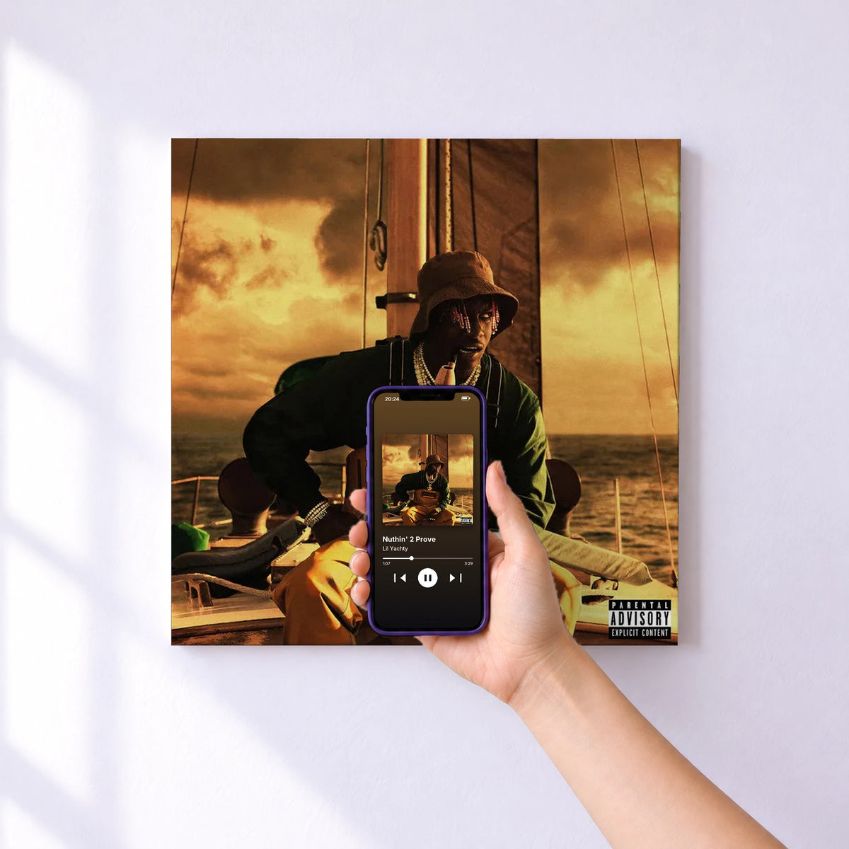Affiche connectée Nuthin' 2 Prove de Lil Yachty au mur : l'album se lance en approchant le téléphone