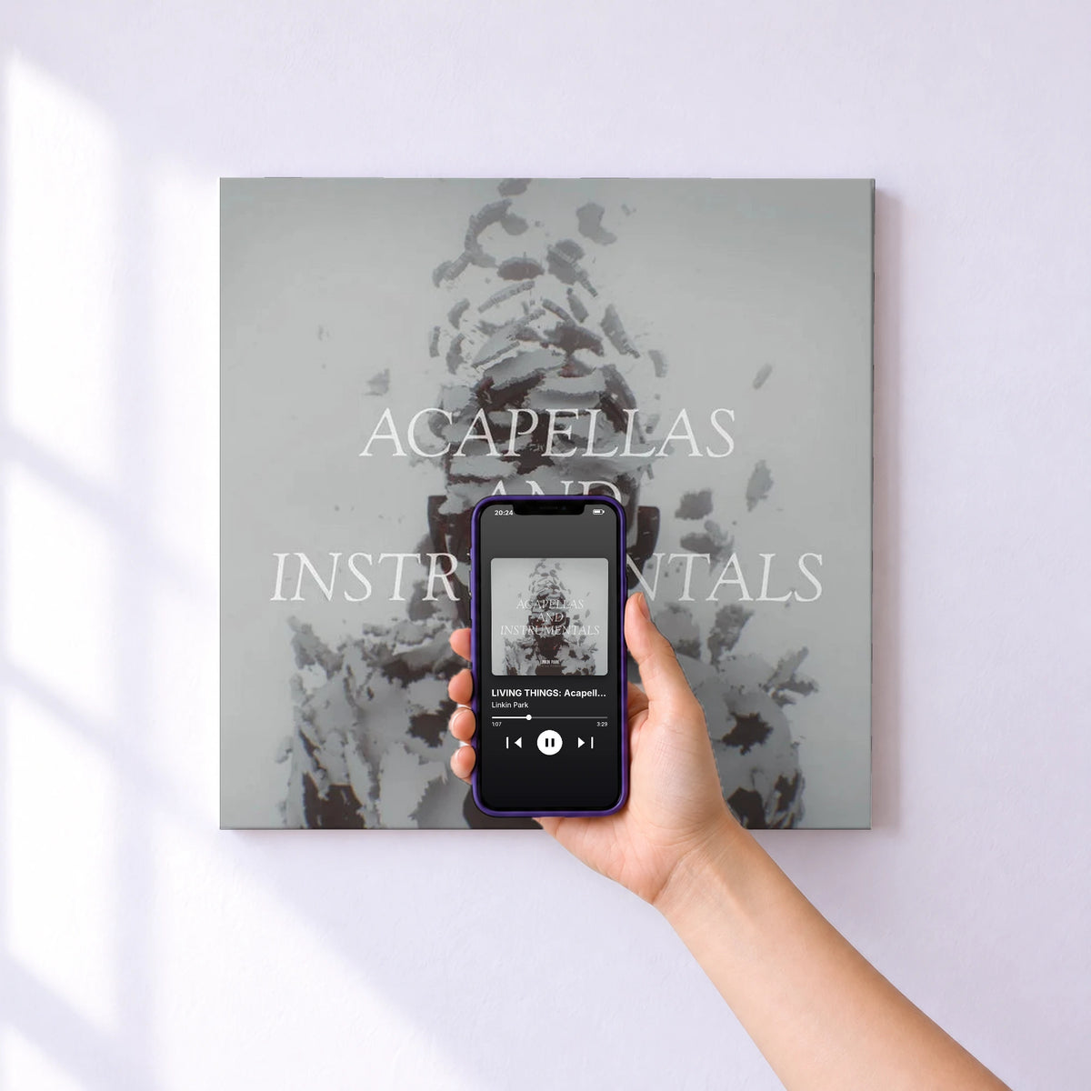Affiche connectée LIVING THINGS: Acapellas and Instrumentals de Linkin Park au mur : l'album se lance en approchant le téléphone