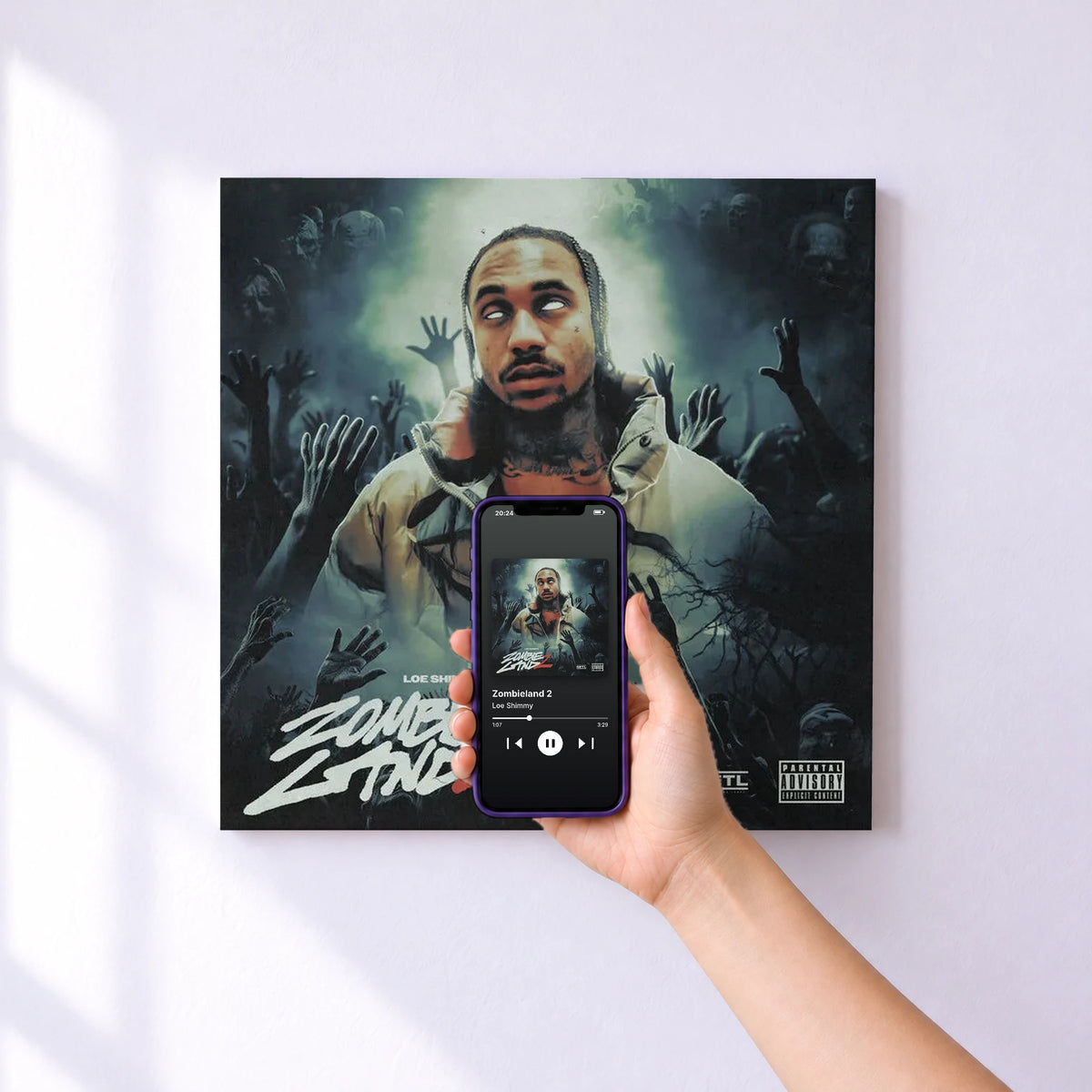 Affiche connectée Zombieland 2 de Loe Shimmy au mur : l'album se lance en approchant le téléphone