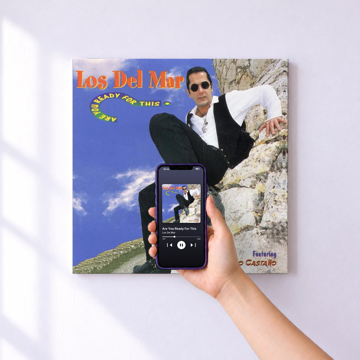 Affiche connectée Are You Ready For This de Los Del Mar au mur : l'album se lance en approchant le téléphone