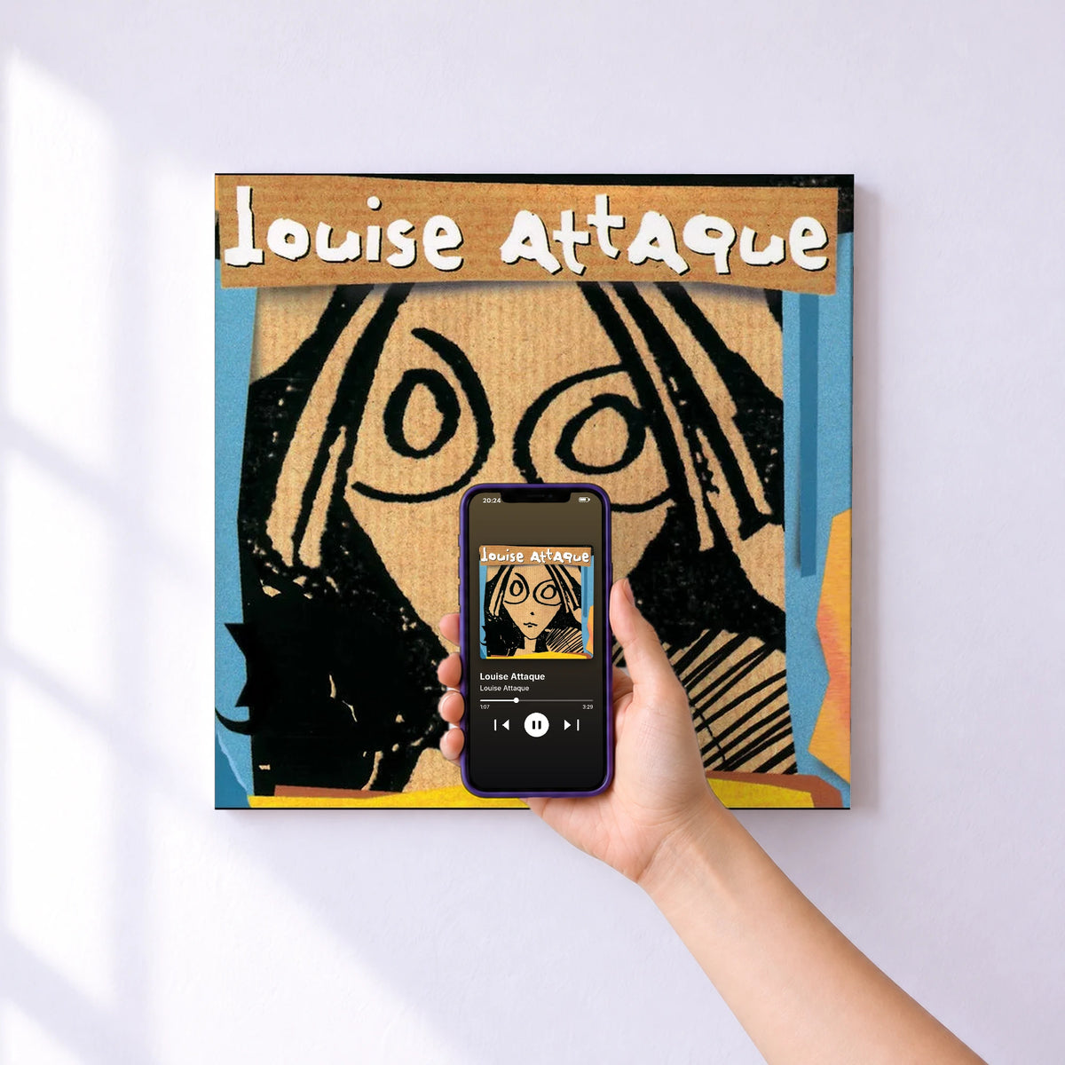 Affiche connectée Louise Attaque de Louise Attaque au mur : l'album se lance en approchant le téléphone