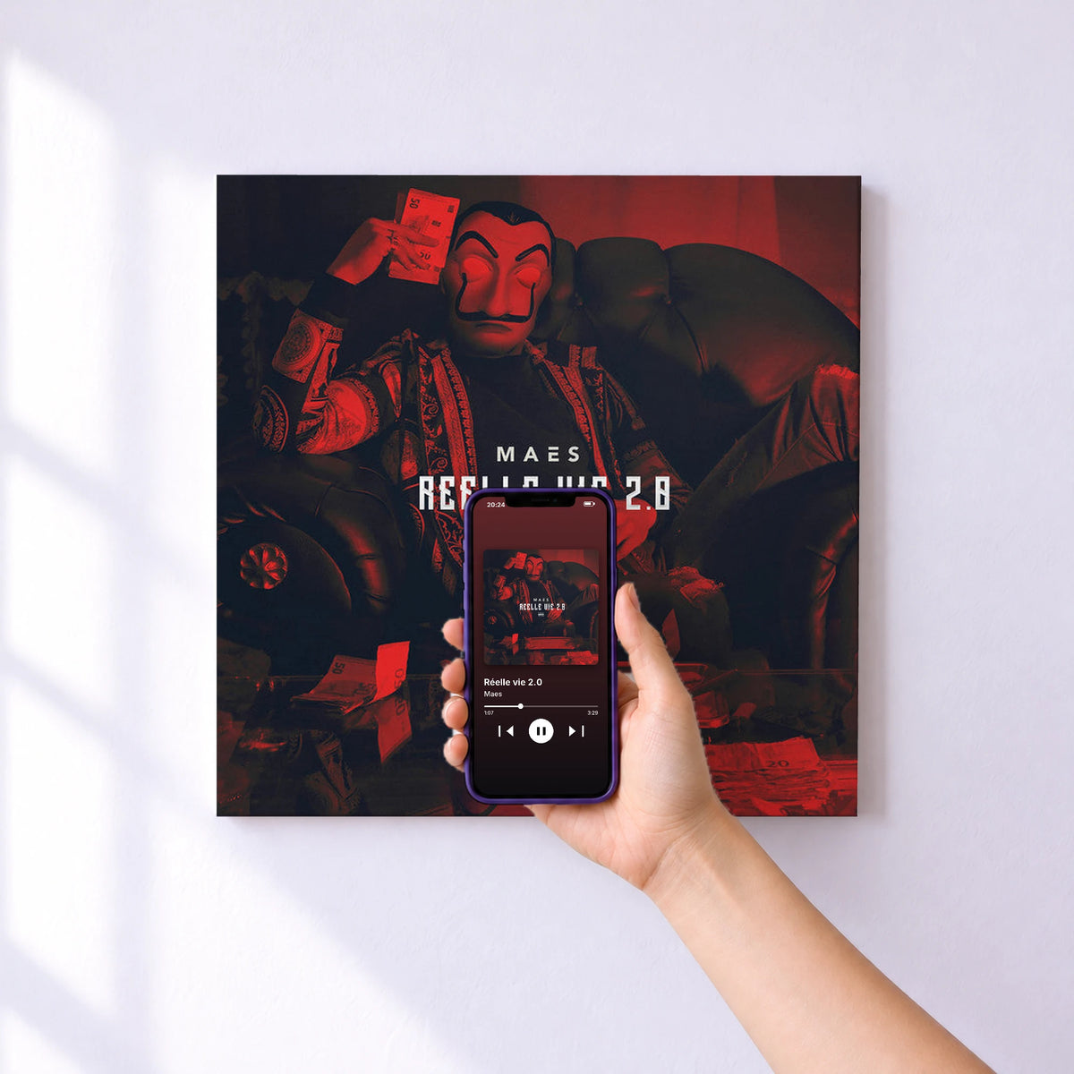 Affiche connectée Réelle vie 2.0 de Maes au mur : l'album se lance en approchant le téléphone