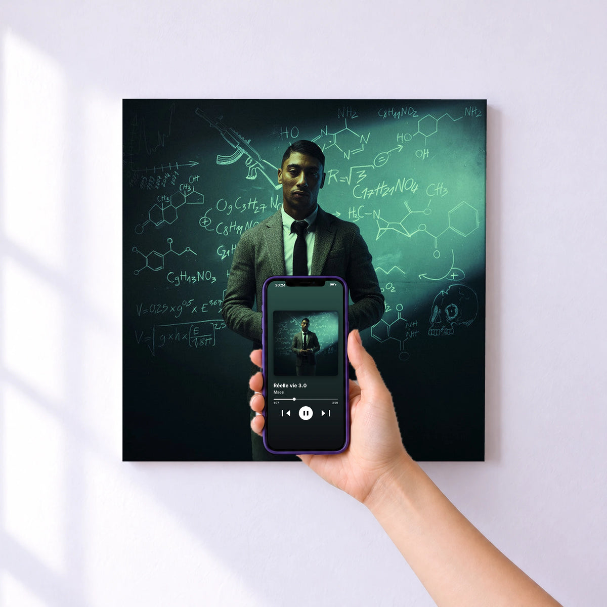 Affiche connectée Réelle vie 3.0 de Maes au mur : l'album se lance en approchant le téléphone