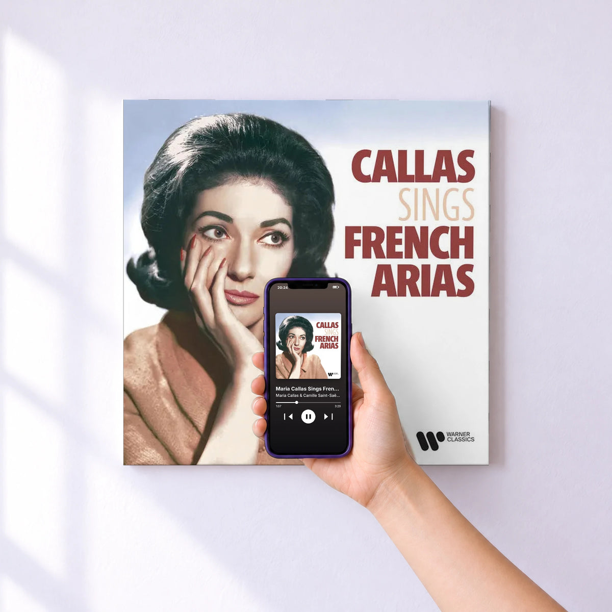 Affiche connectée Maria Callas Sings French Arias by Bizet, Saint-Saëns, Gounod, Massenet, Delibes... de Maria Callas & Camille Saint-Saëns & Charles Gounod & Georges Bizet & Jules Massenet & Léo Delibes au mur : l'album se lance en approchant le téléphone