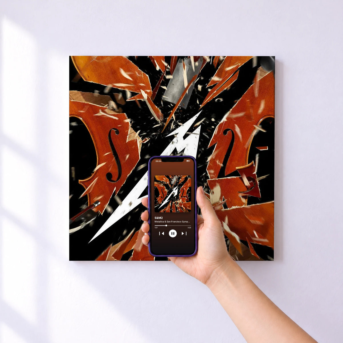 Affiche connectée S&M2 de Metallica & San Francisco Symphony au mur : l'album se lance en approchant le téléphone