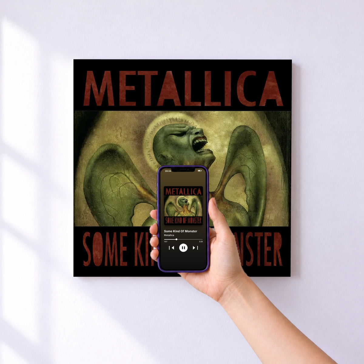 Affiche connectée Some Kind Of Monster de Metallica au mur : l'album se lance en approchant le téléphone