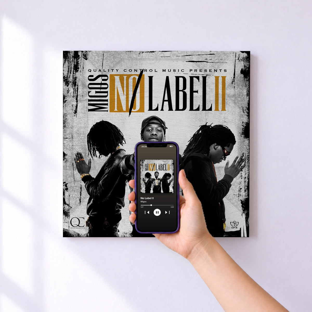 Affiche connectée No Label II de Migos au mur : l'album se lance en approchant le téléphone