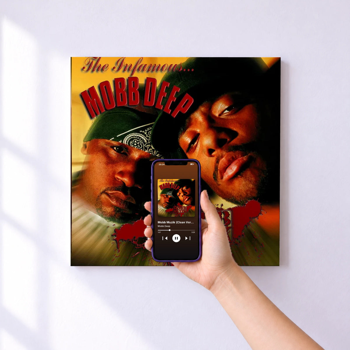 Affiche connectée Mobb Muzik (Clean Version) de Mobb Deep au mur : l'album se lance en approchant le téléphone