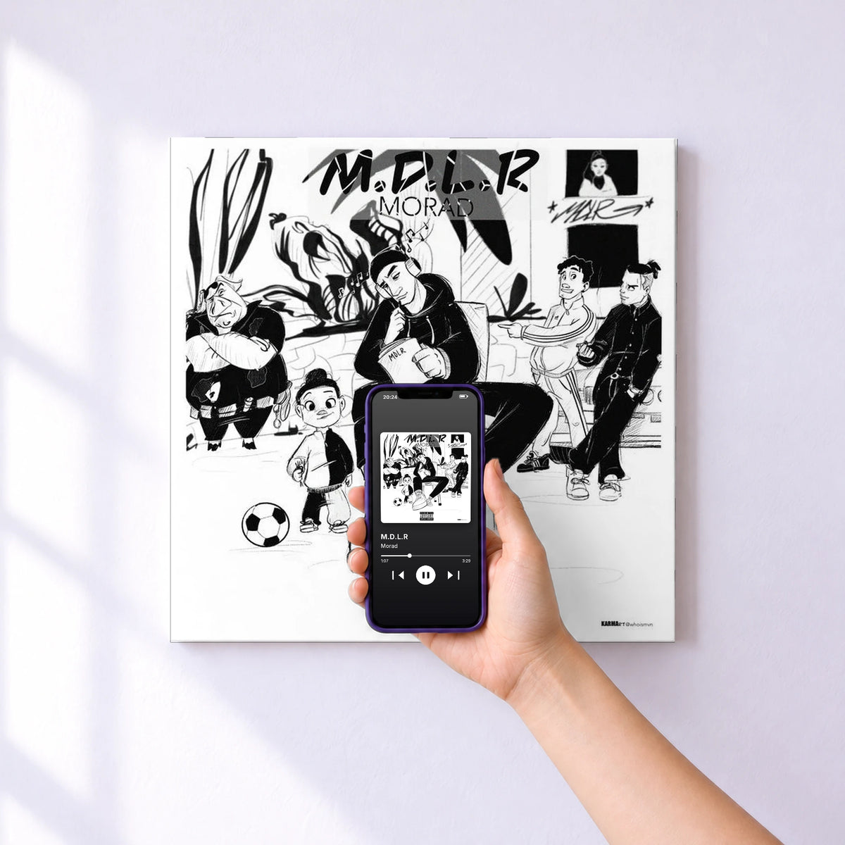 Affiche connectée M.D.L.R de Morad au mur : l'album se lance en approchant le téléphone