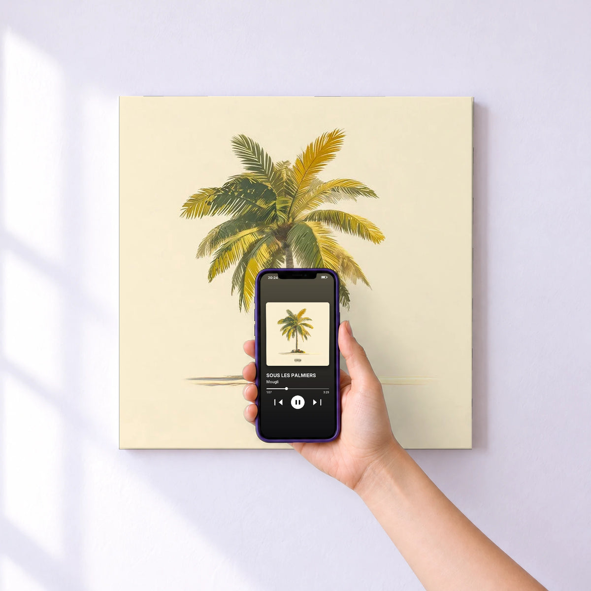 Affiche connectée SOUS LES PALMIERS de Mougli au mur : l'album se lance en approchant le téléphone