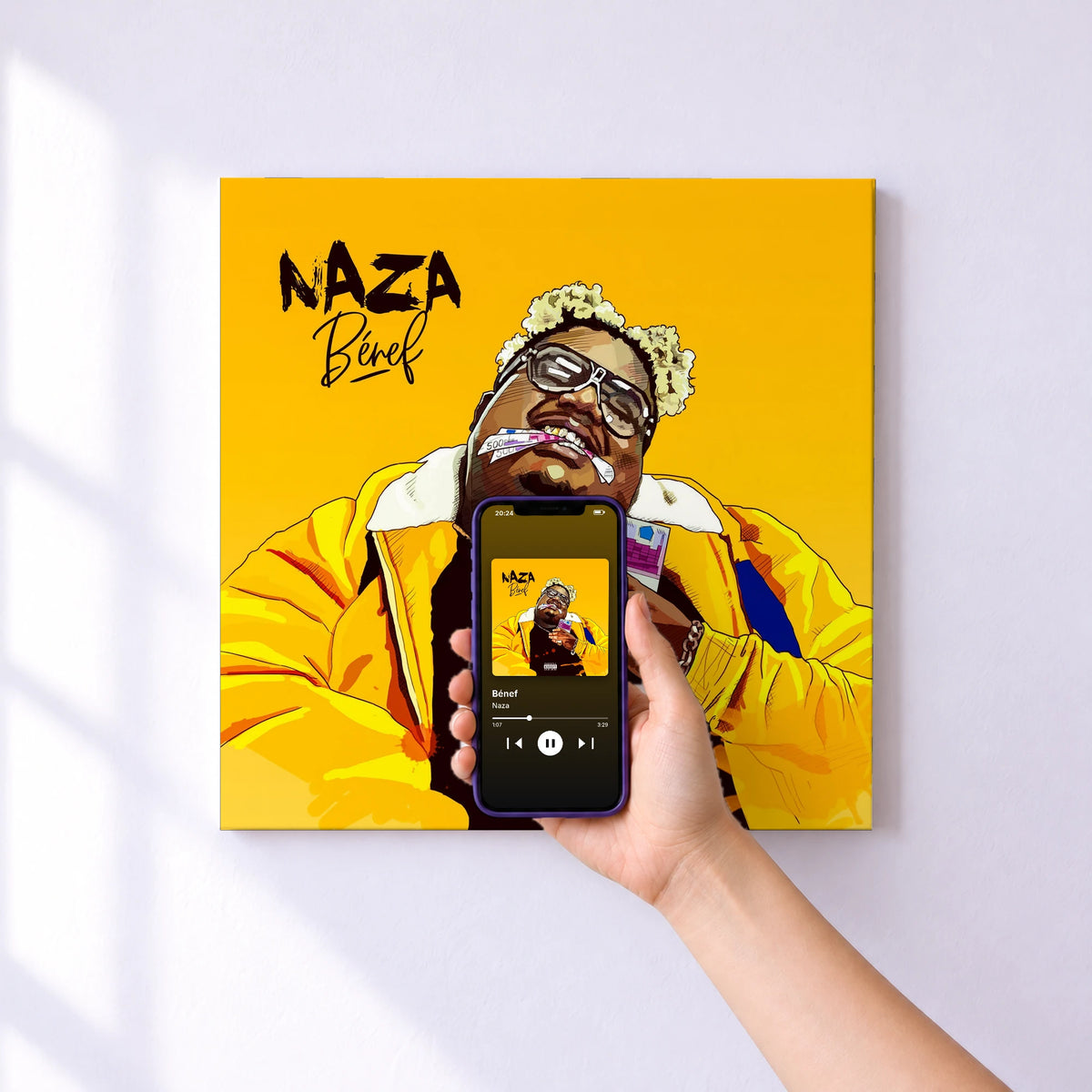 Affiche connectée Bénef de Naza au mur : l'album se lance en approchant le téléphone