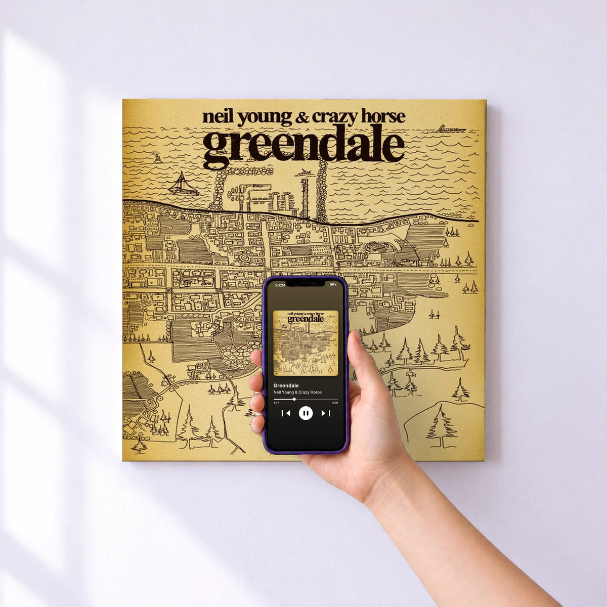 Affiche connectée Greendale de Neil Young & Crazy Horse au mur : l'album se lance en approchant le téléphone