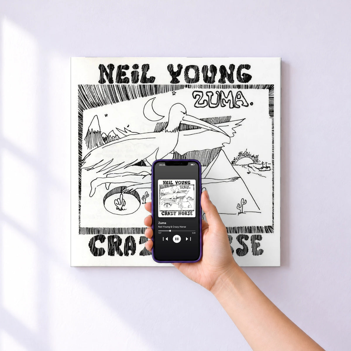 Affiche connectée Zuma de Neil Young & Crazy Horse au mur : l'album se lance en approchant le téléphone