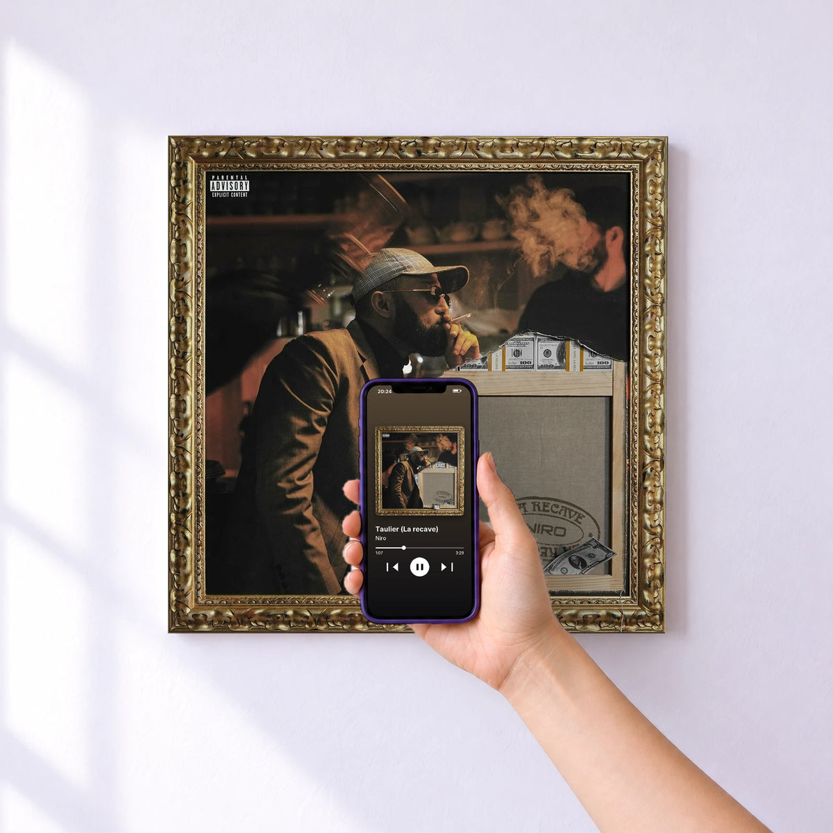 Affiche connectée Taulier (La recave) de Niro au mur : l'album se lance en approchant le téléphone