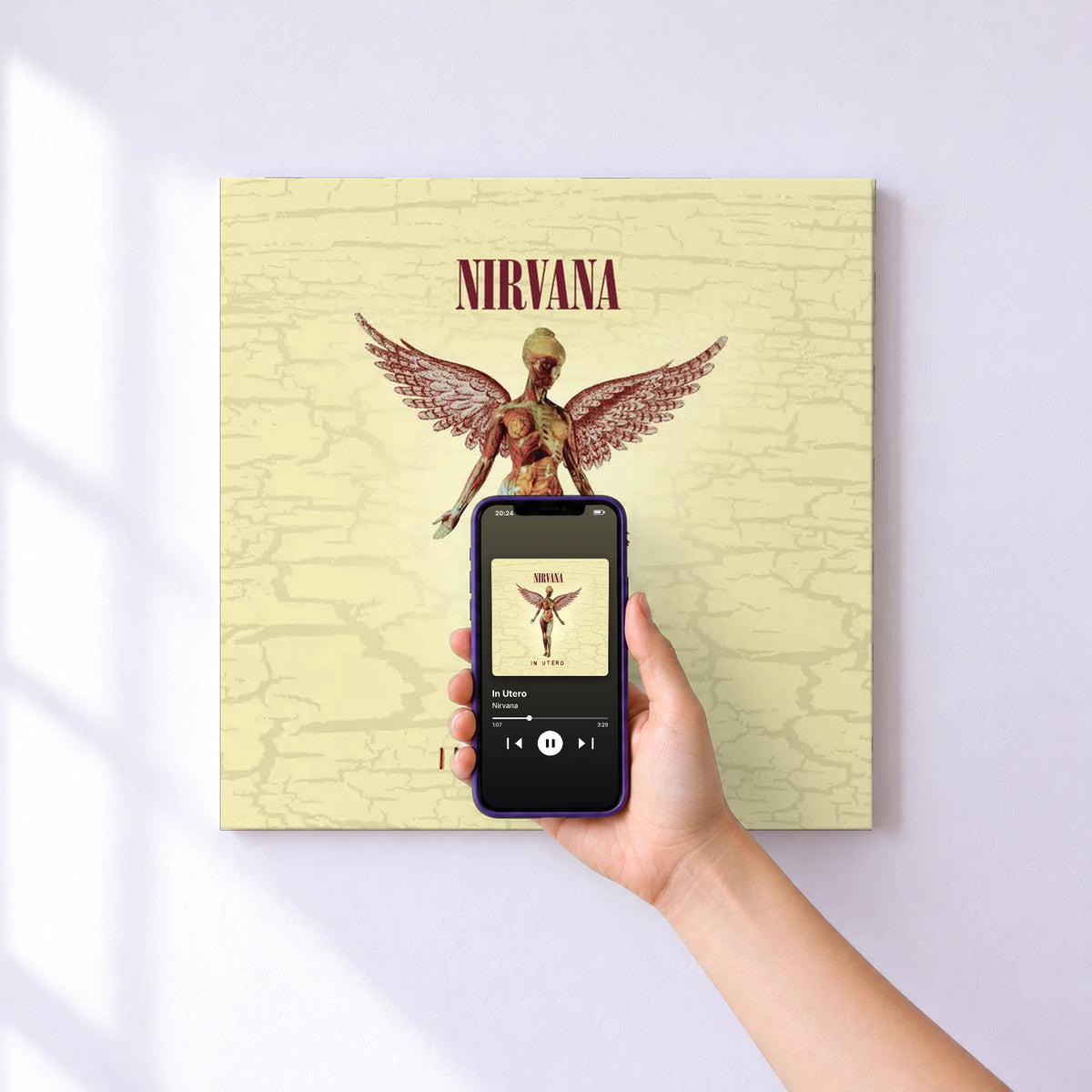 Affiche connectée In Utero de Nirvana au mur : l'album se lance en approchant le téléphone