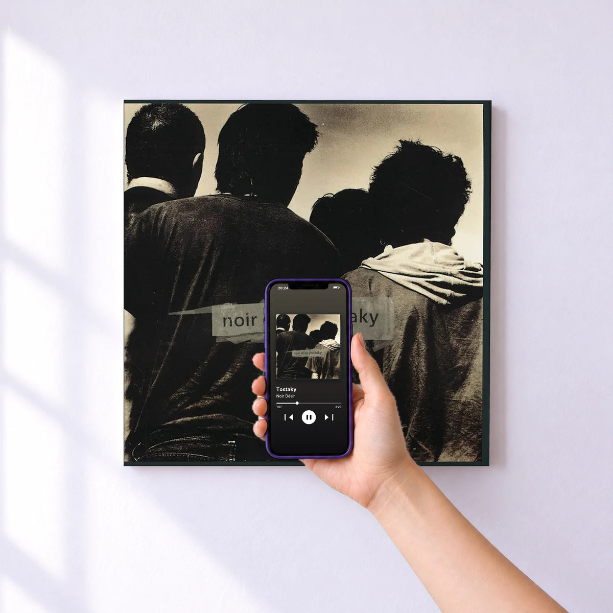 Affiche connectée Tostaky de Noir Désir au mur : l'album se lance en approchant le téléphone