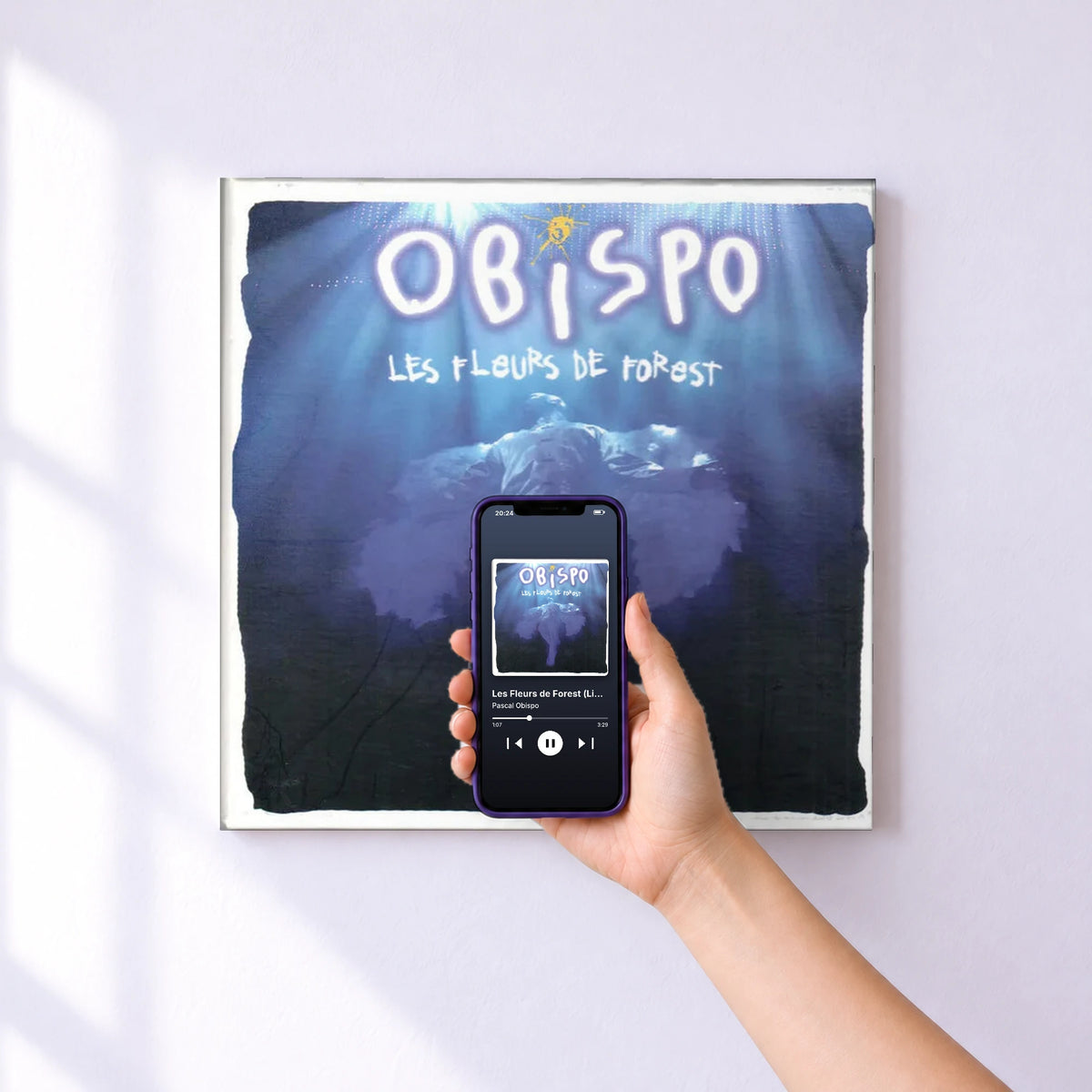 Affiche connectée Les Fleurs de Forest (Live) de Pascal Obispo au mur : l'album se lance en approchant le téléphone