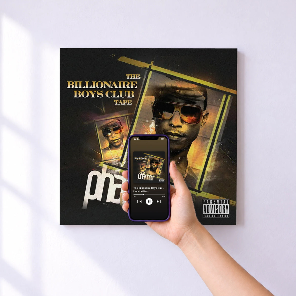 Affiche connectée The Billionaire Boys Club Tape de Pharrell Williams au mur : l'album se lance en approchant le téléphone
