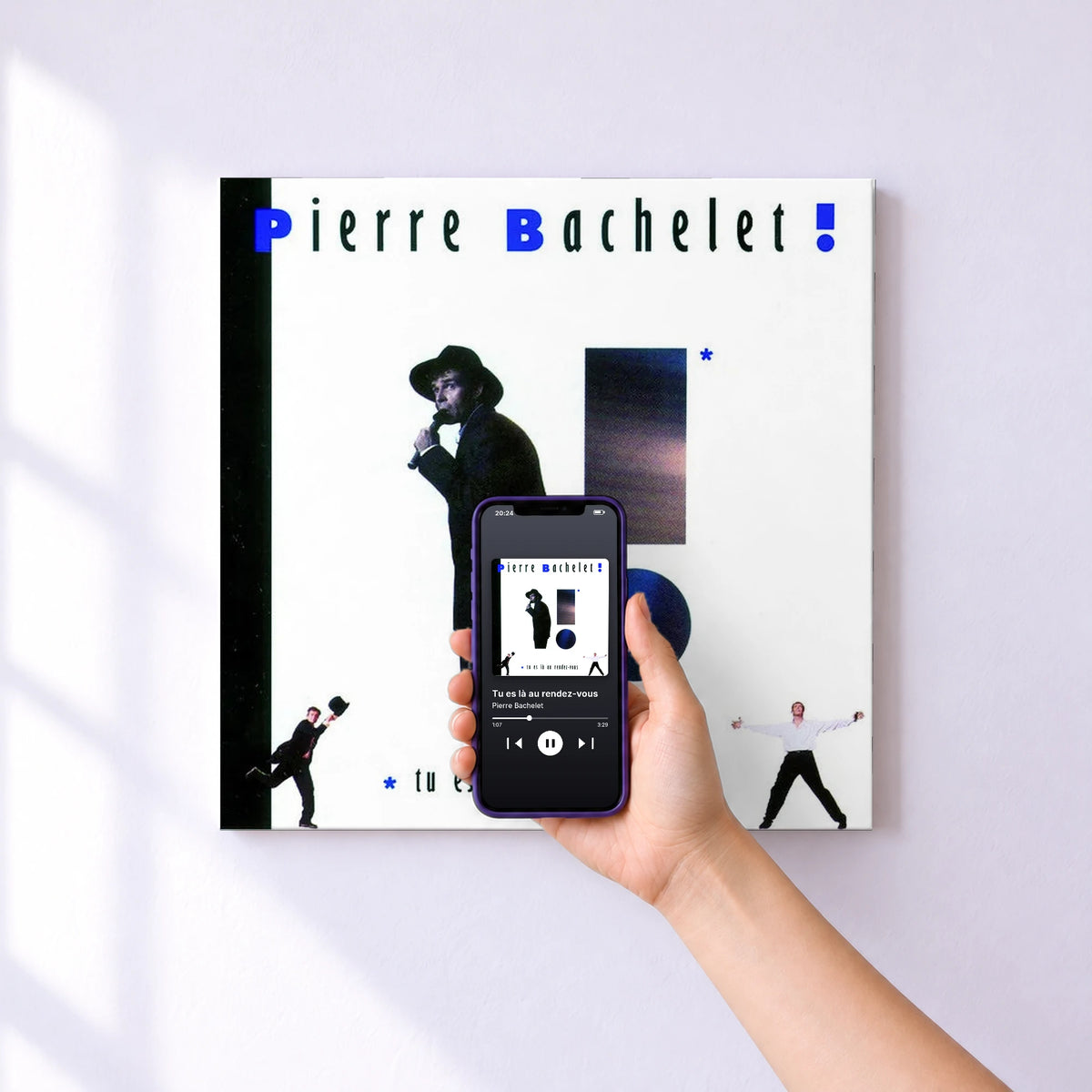 Affiche connectée Tu es là au rendez-vous de Pierre Bachelet au mur : l'album se lance en approchant le téléphone