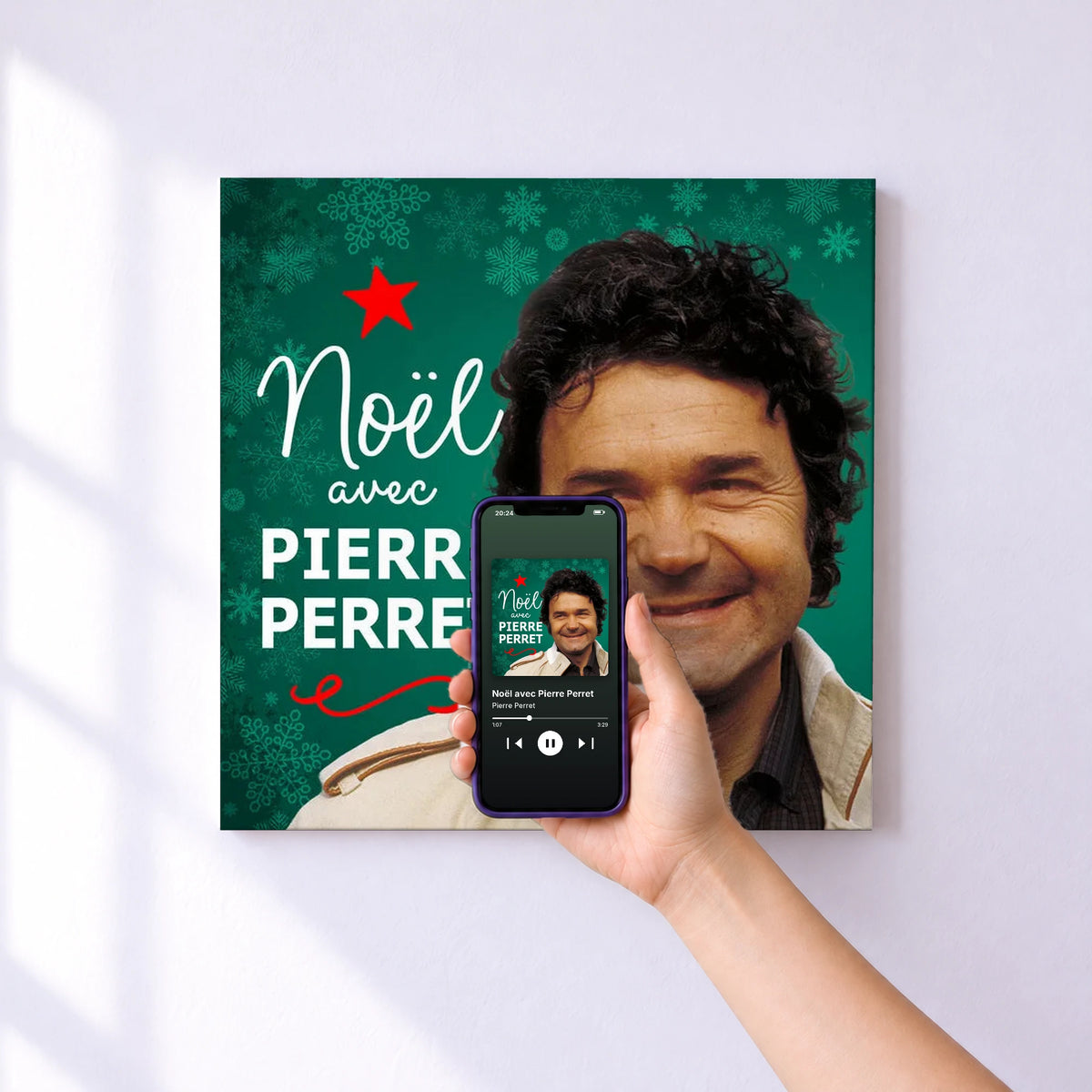 Affiche connectée Noël avec Pierre Perret de Pierre Perret au mur : l'album se lance en approchant le téléphone