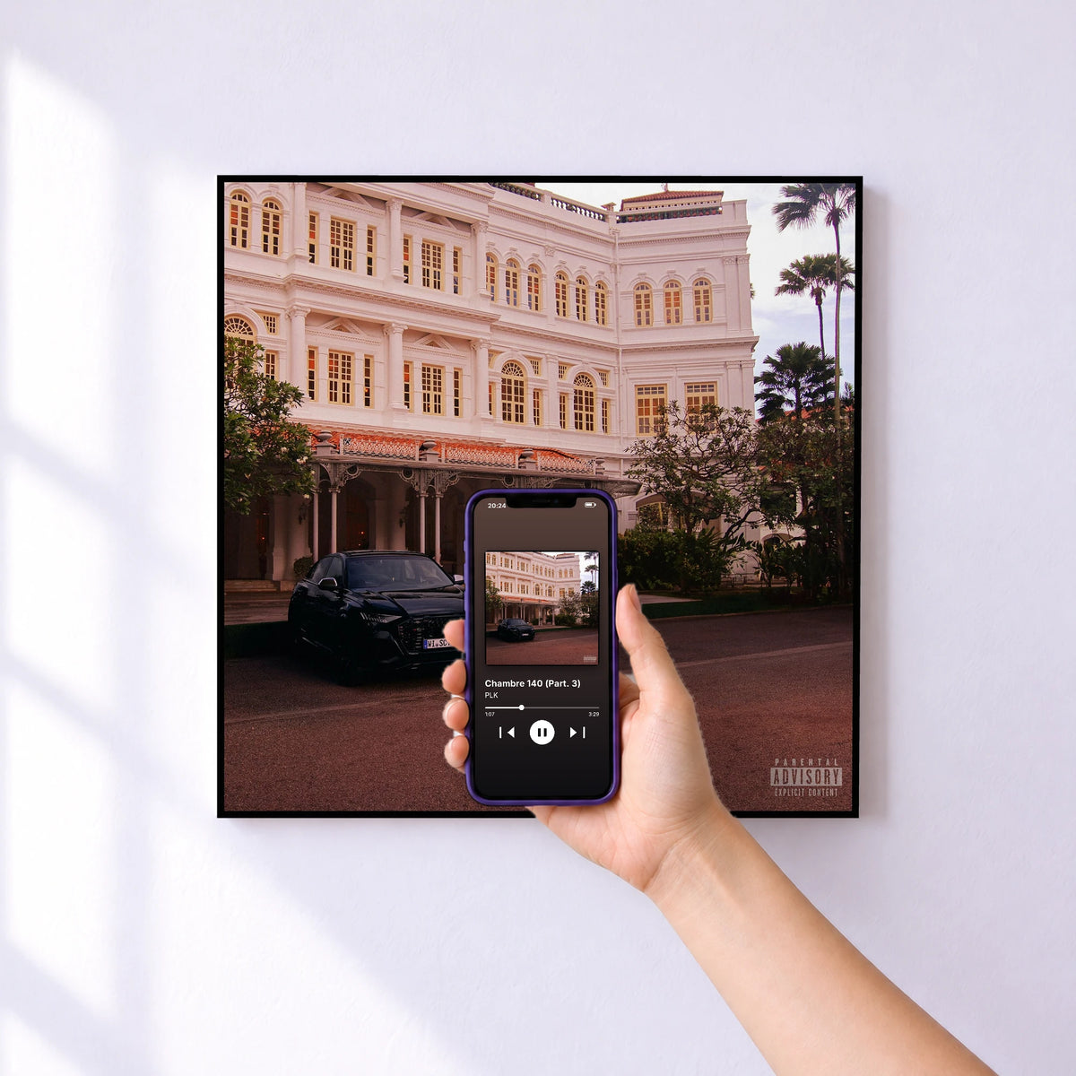 Affiche connectée Chambre 140 (Part. 3) de PLK au mur : l'album se lance en approchant le téléphone