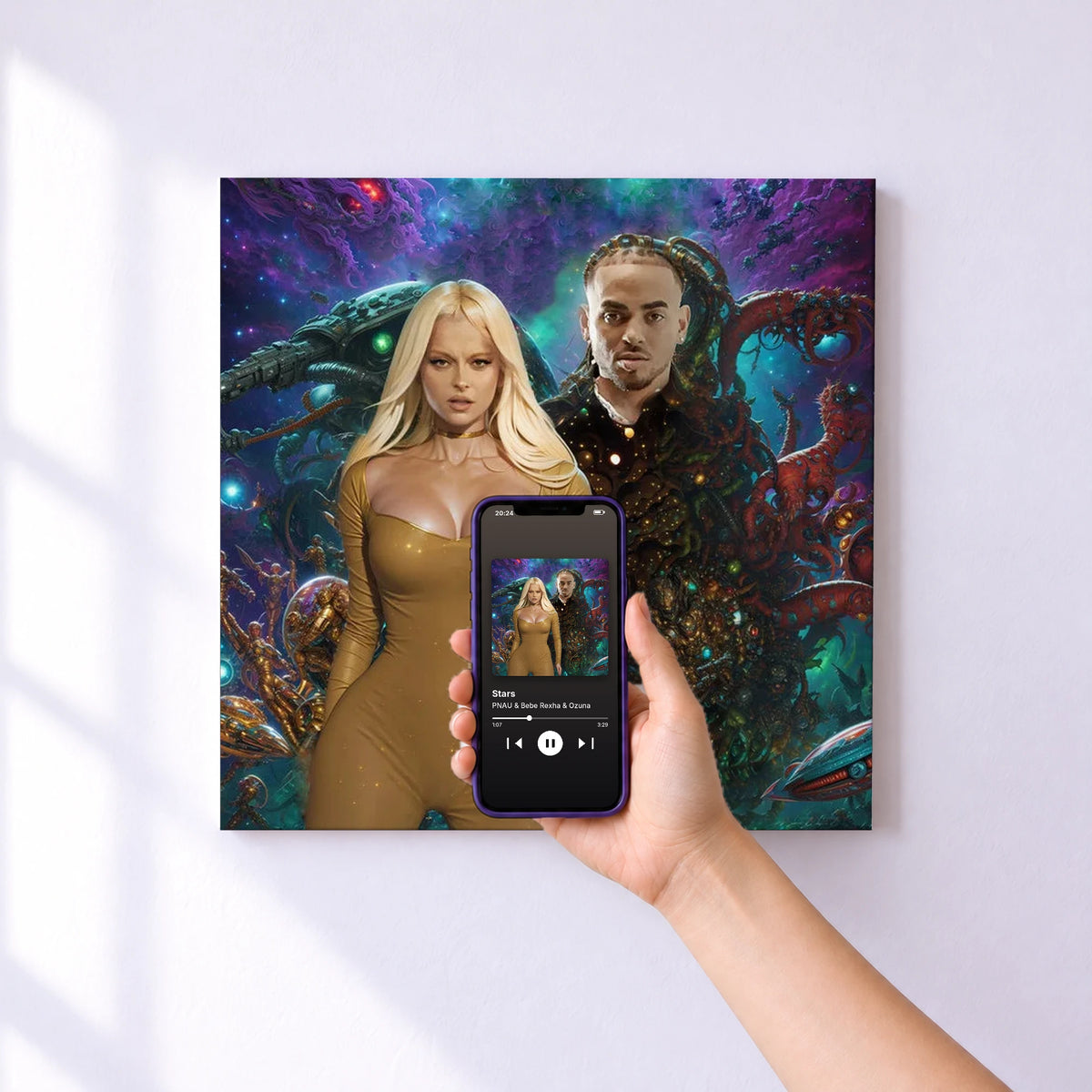 Affiche connectée Stars de PNAU & Bebe Rexha & Ozuna au mur : l'album se lance en approchant le téléphone