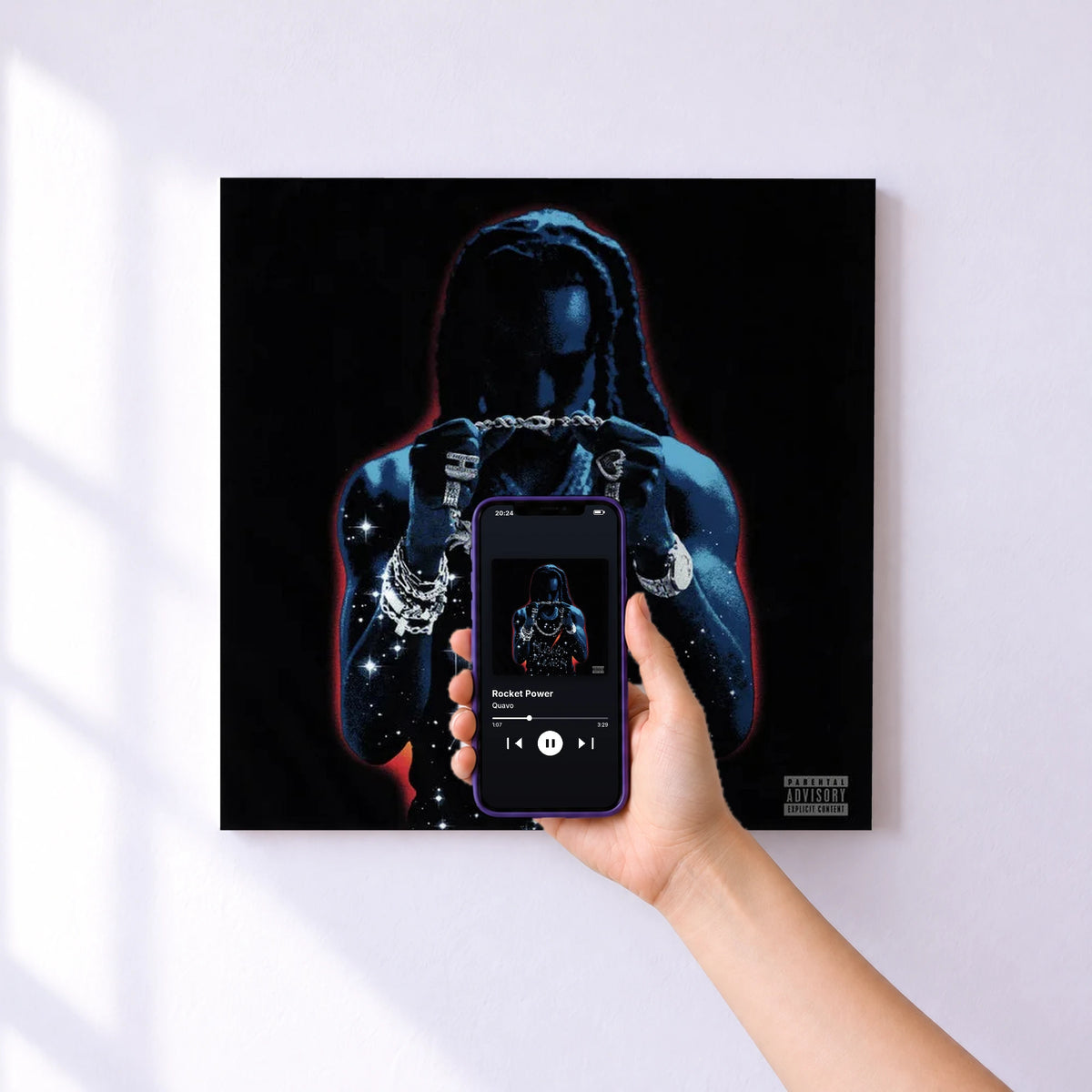 Affiche connectée Rocket Power de Quavo au mur : l'album se lance en approchant le téléphone