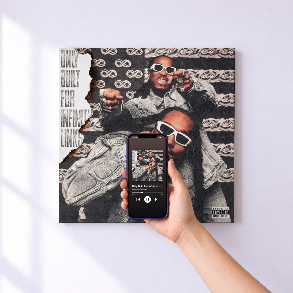 Affiche connectée Only Built For Infinity Links de Quavo & Takeoff au mur : l'album se lance en approchant le téléphone